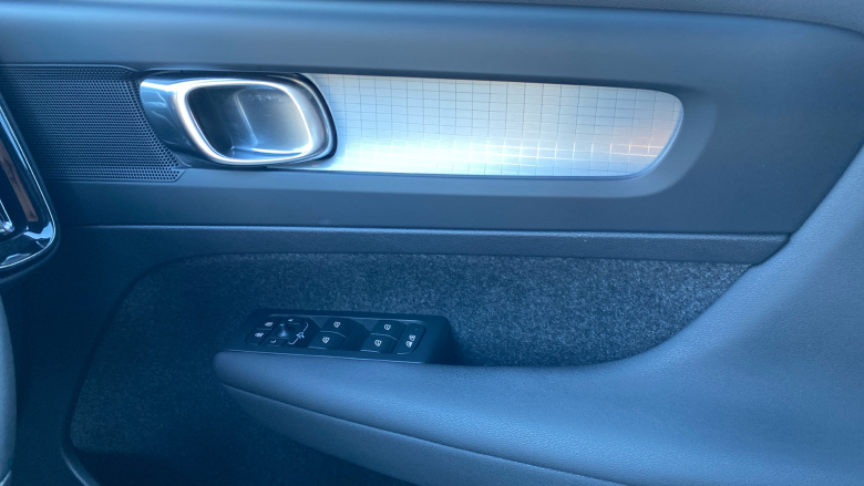 Volvo XC40 2.0 B3P Core 5dr Auto Petrol Estate